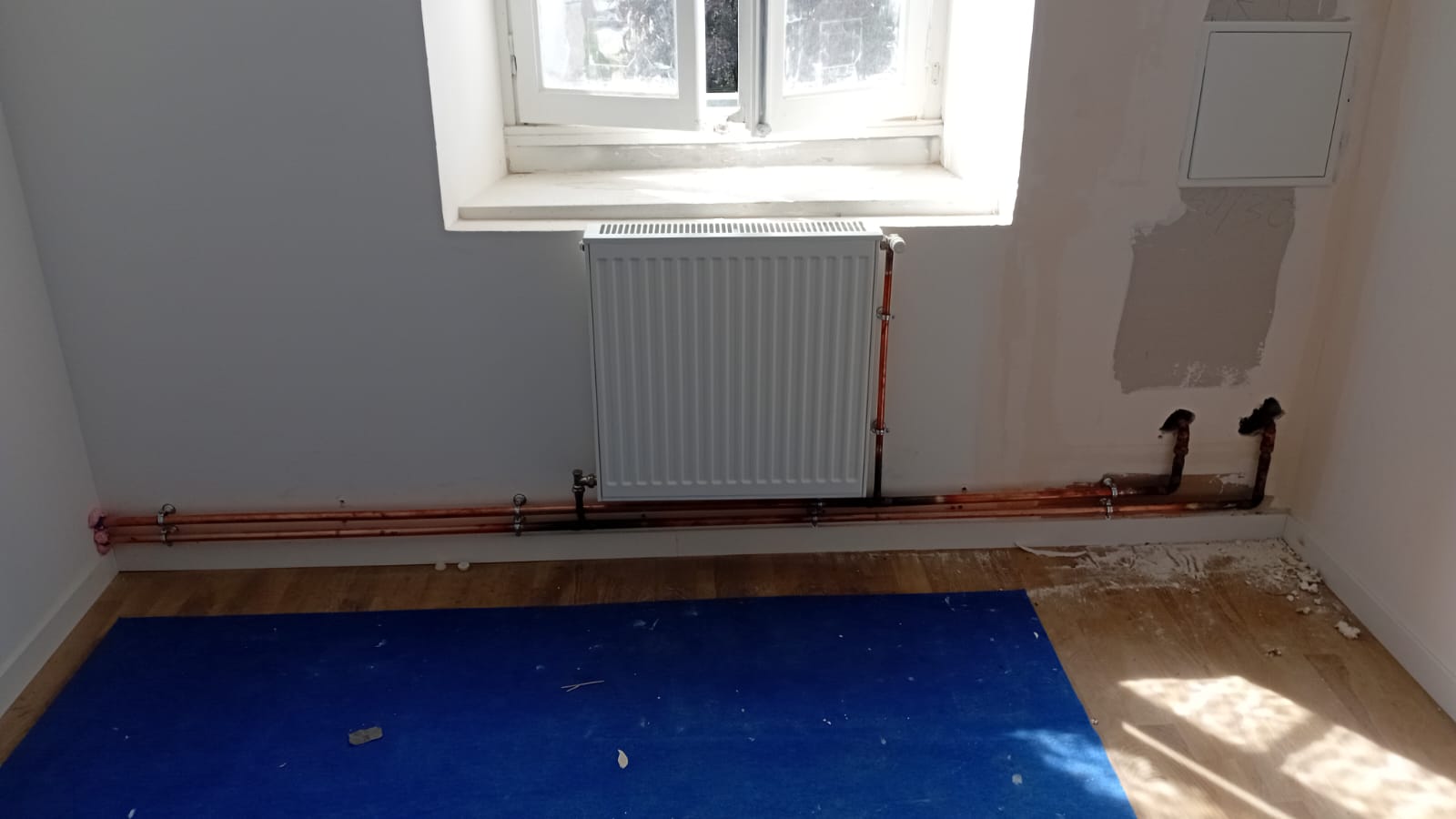 Installation de radiateur et réseau cuivre de chauffage